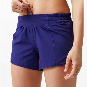 lululemon hotty hot low rise lined 4 inch shorts color larkspur size 4